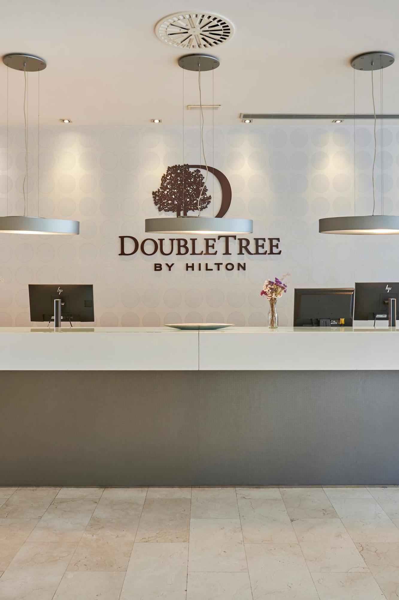 Doubletree By Hilton Girona Hotel Bagian luar foto